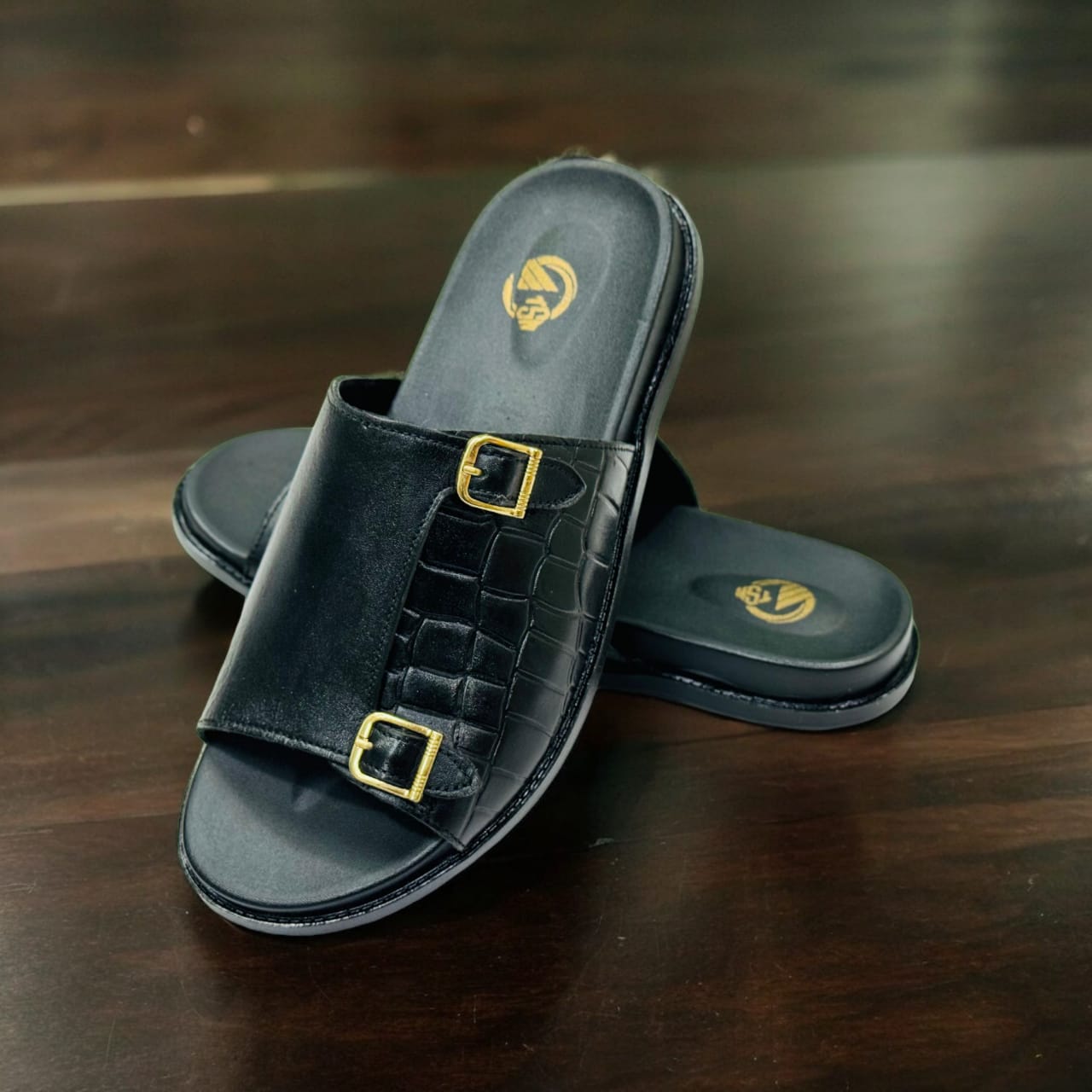 Men's Slippers Comfort and Style for Every Step1